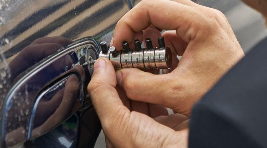 Professional New roof installation in Hardyville, KY